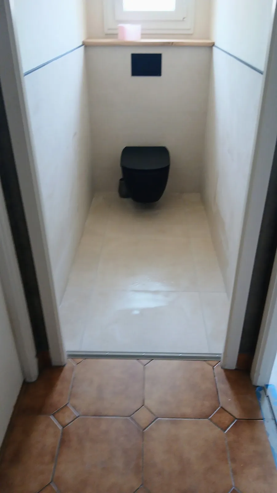 WC prêt à l'usage en fin de chantier à Lunven, après