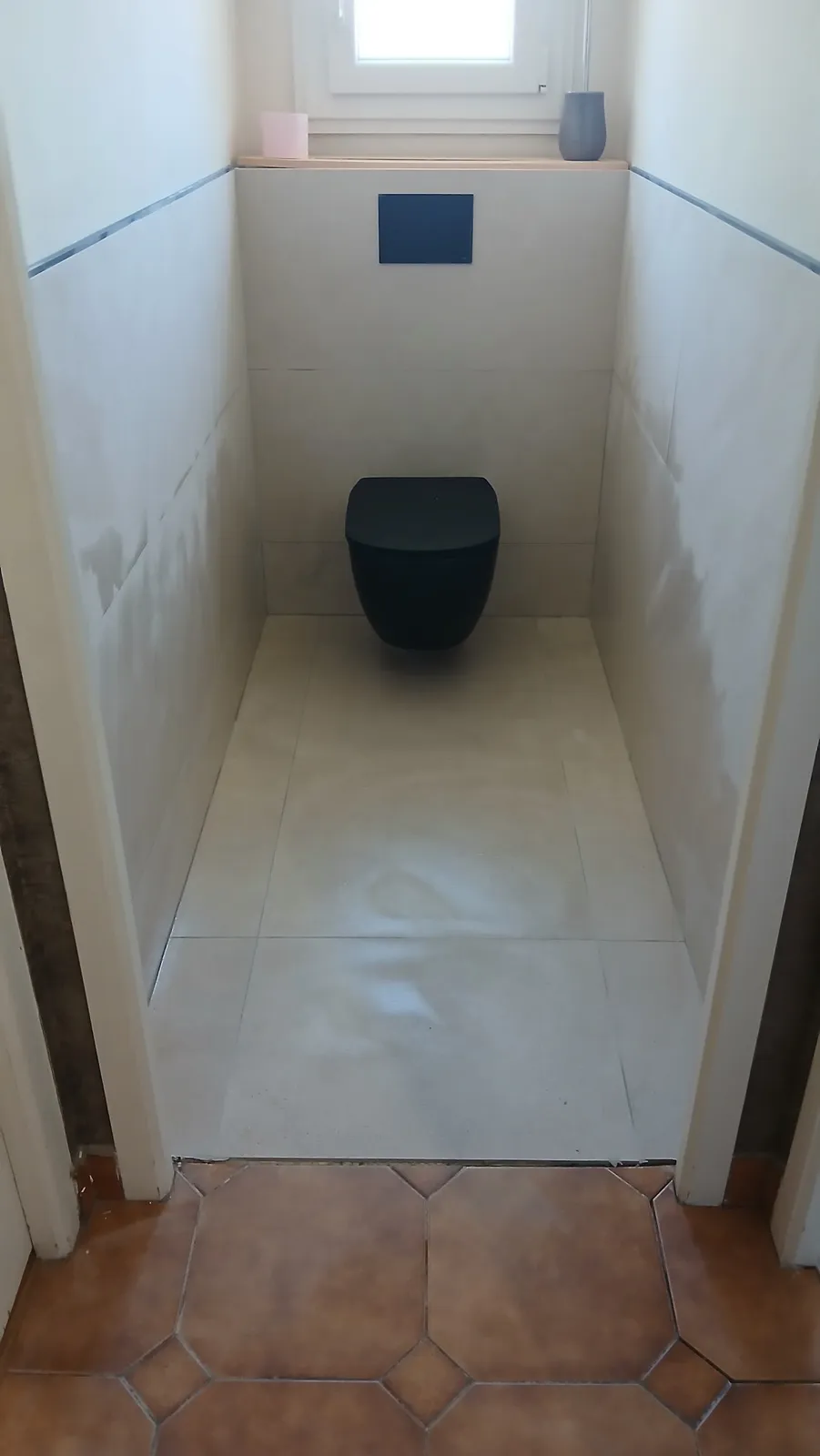 WC prêt à l'usage en fin de chantier à Lunven, avant